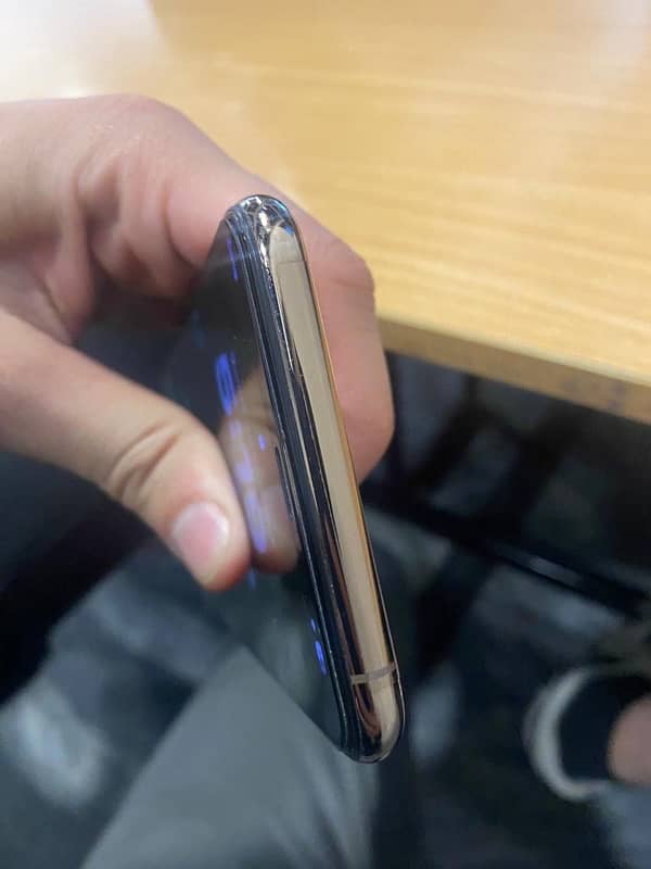 iPhone XS MAX 4