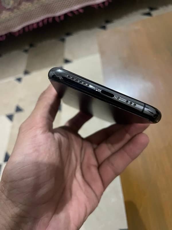 iphone 11 pro all sim working 4