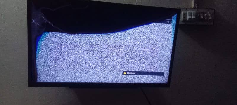 Sony 32 inch LeD only half damage 6