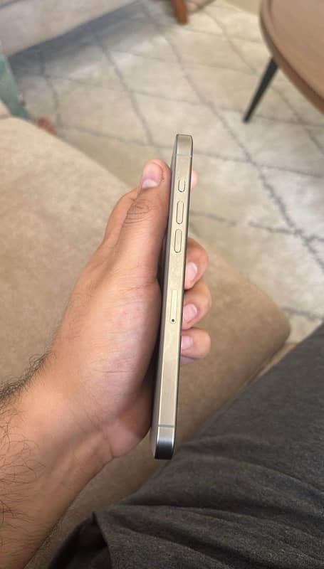 Iphone 15 Pro Max natural titanium 256gb non approved. 1