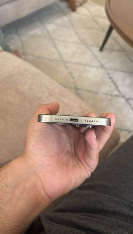 Iphone 15 Pro Max natural titanium 256gb non approved. 2