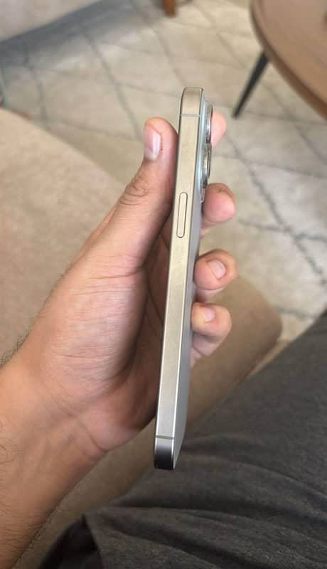 Iphone 15 Pro Max natural titanium 256gb non approved. 3