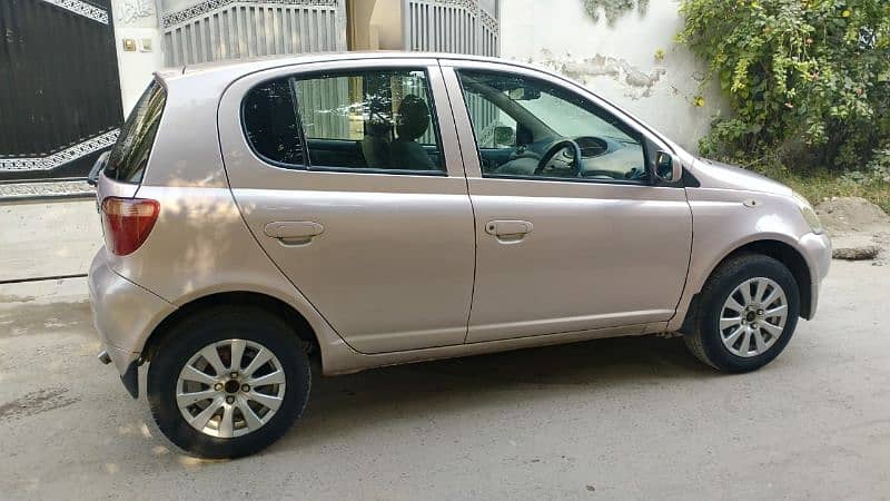 Toyota Vitz 2000 4