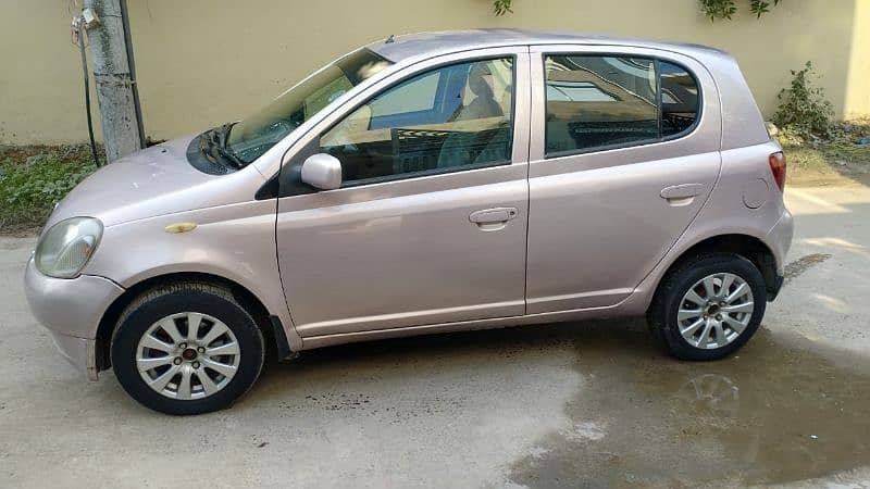 Toyota Vitz 2000 5