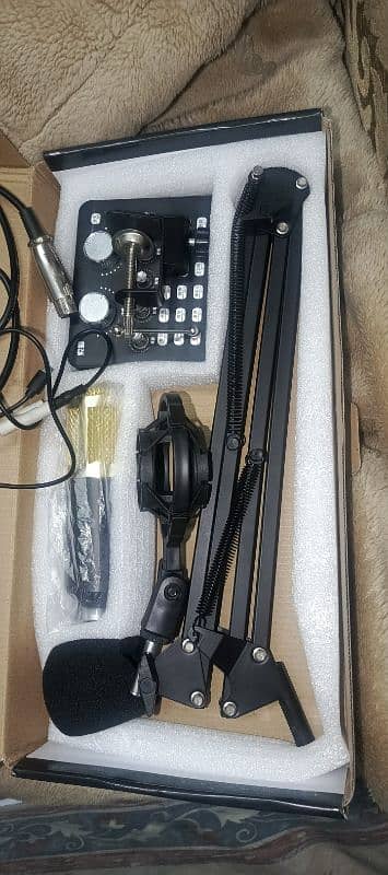 MICROPHONE FOR RECORDING VIDEOS ( BRAND NEW CONDITION) 1