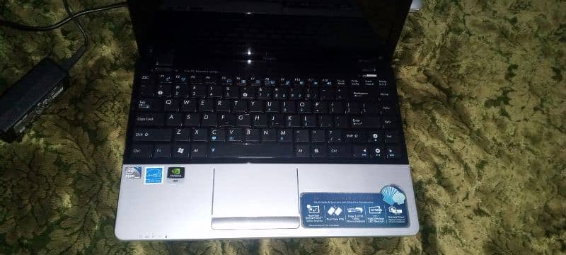 Asus  1215n beautiful laptop 4