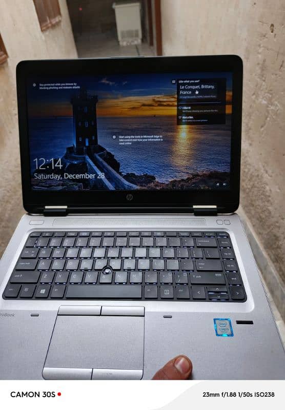 HP i5 7th gen. . . 8gb DDR4 ram. . . 128ssd. . . 512hdd 2