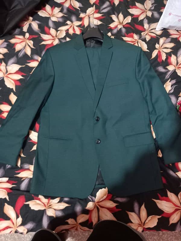 c green pent coat for boy size Large final 5500. whatsap 03244029331 2