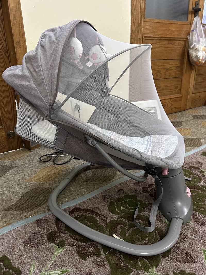 Imported baby Bassinet condition 10/10 2