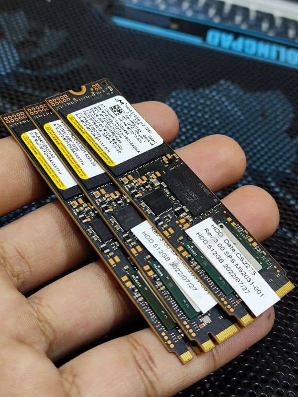 Samsung & WD NVMe SSD - 512GB & SK Hynix 16GB RAM -3200 MHz DDR4 5