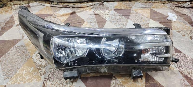 Toyota carolla grandy head light 2015 to 2018 (L) 0