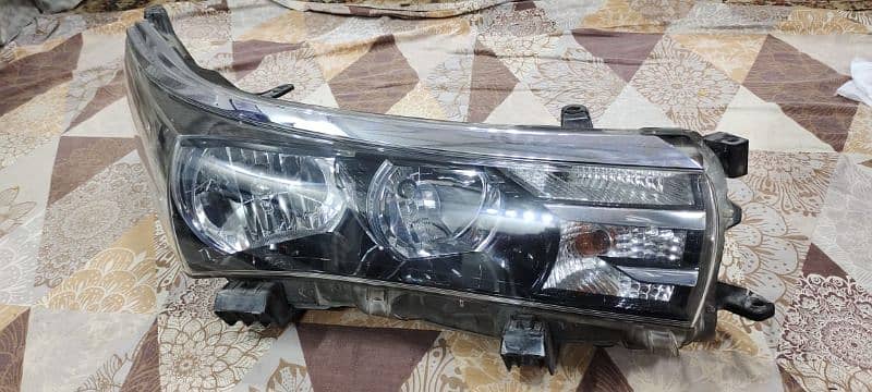 Toyota carolla grandy head light 2015 to 2018 (L) 1