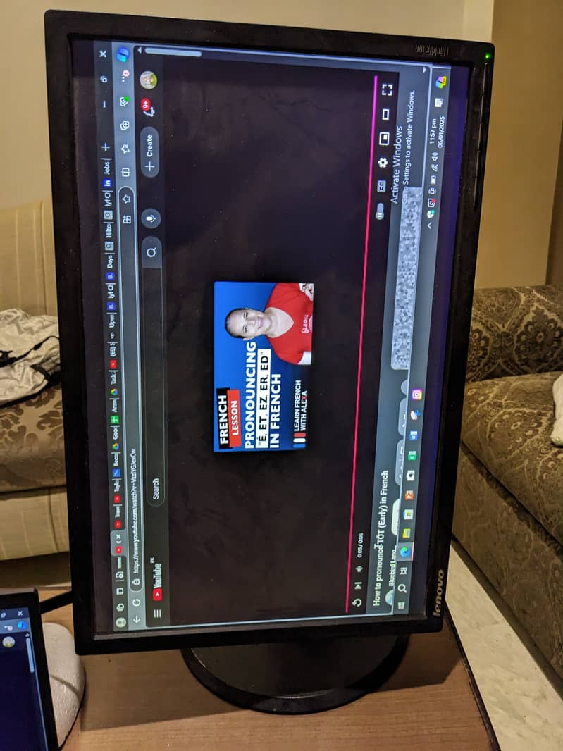 Lenovo 22 inch Computer Monitor, can be rotated 1