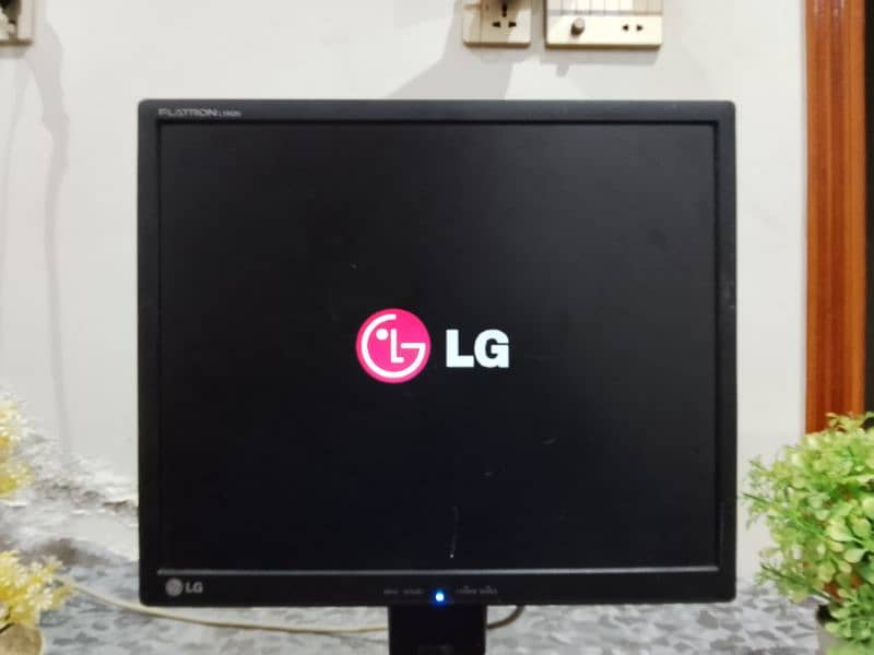 LCD L. G 0