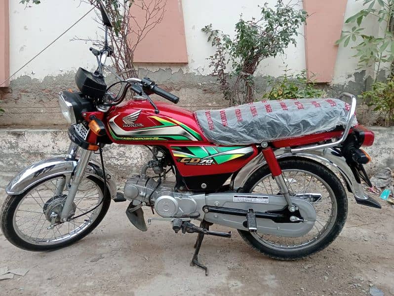 Honda CD70 model 22 Full Lush condition All Punjab number. . urgent sale 0