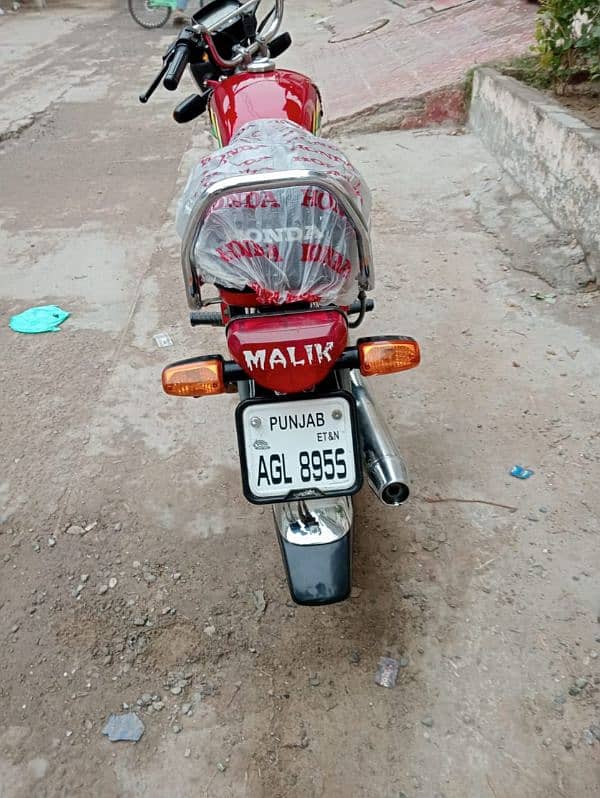 Honda CD70 model 22 Full Lush condition All Punjab number. . urgent sale 4