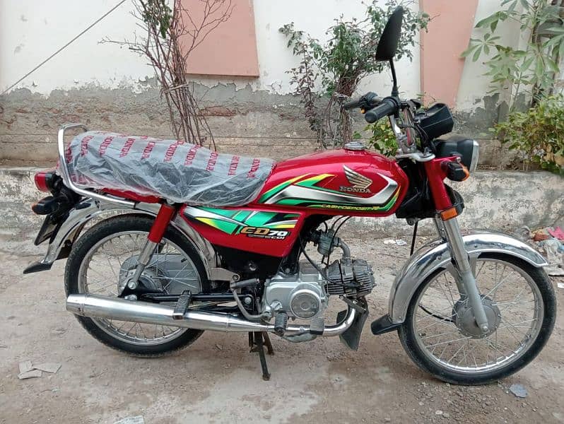 Honda CD70 model 22 Full Lush condition All Punjab number. . urgent sale 10