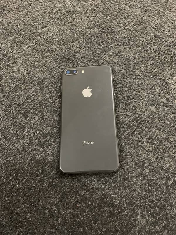 iPhone 8 Plus 1