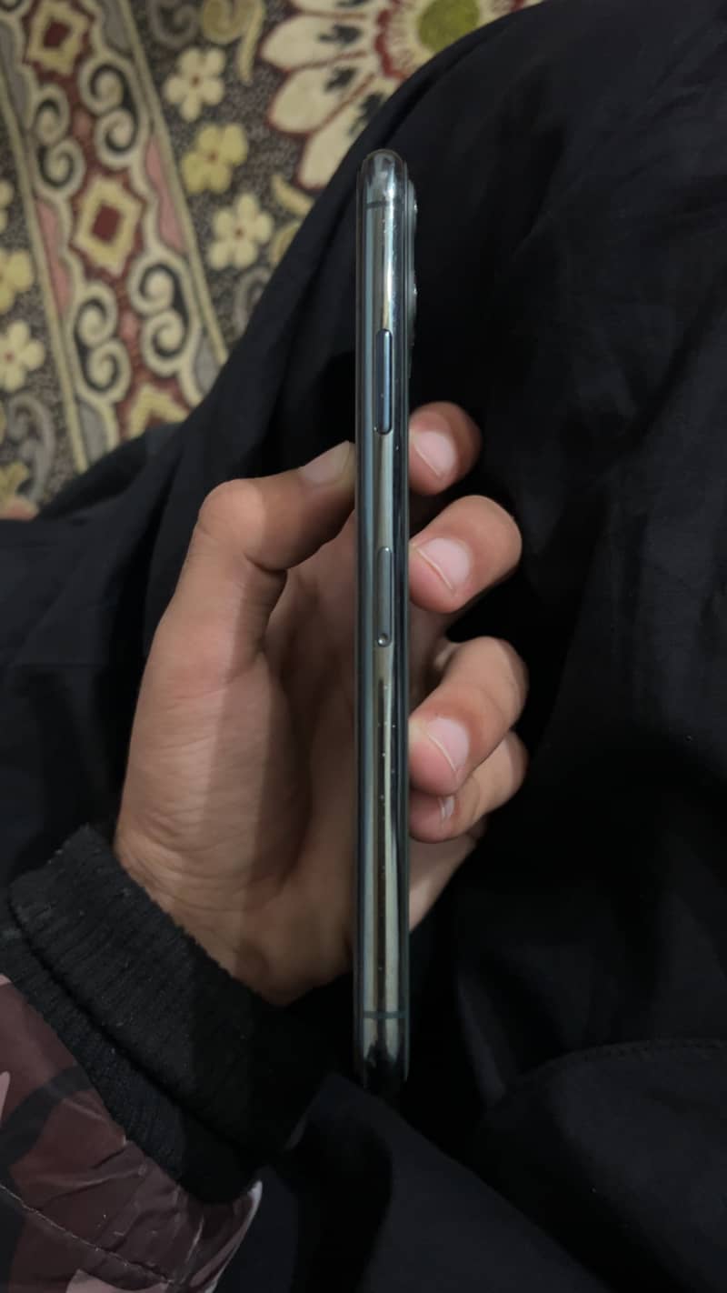 Apple iPhone 11 Pro Max 3