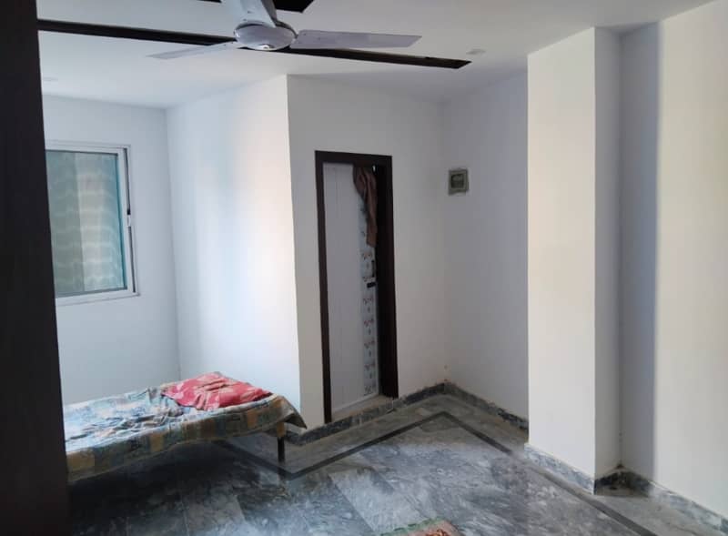 Ghouri town Kalma Chok 2bed Falat For Rent water electrity Available 3