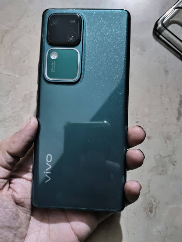 Vivo v30 green color 10/10 new condition just open box 0