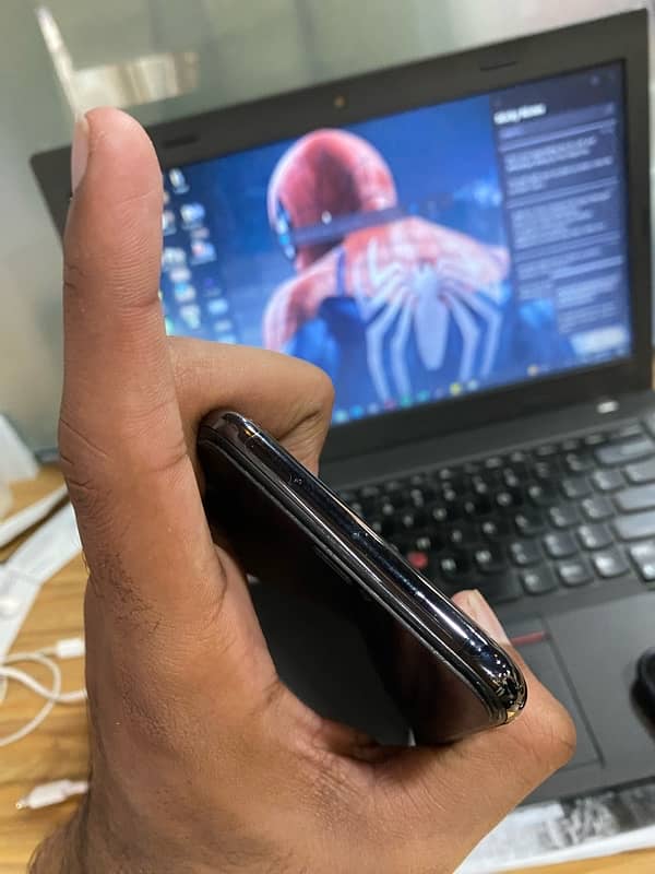 iphone xs max sim working (pta) 5