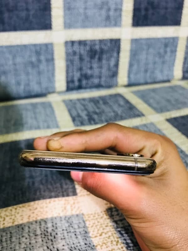 iPhone XS non pta factory unlock 10/9 condition 2