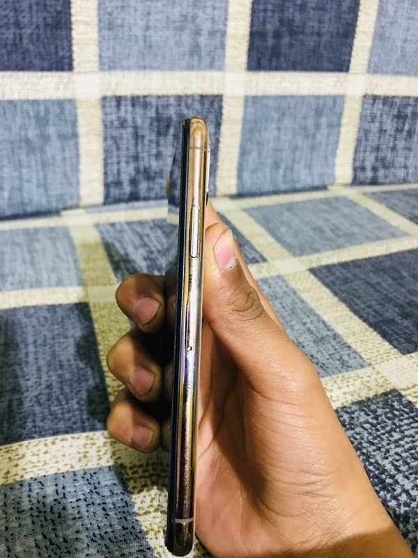 iPhone XS non pta factory unlock 10/9 condition 4