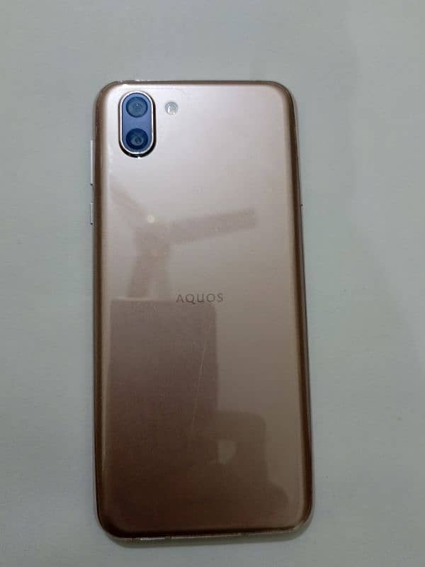 Sharp Aquos R2 4/64 2