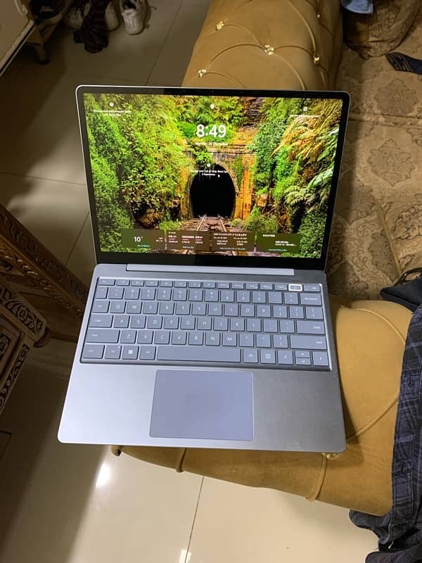 surface laptop go 2 1