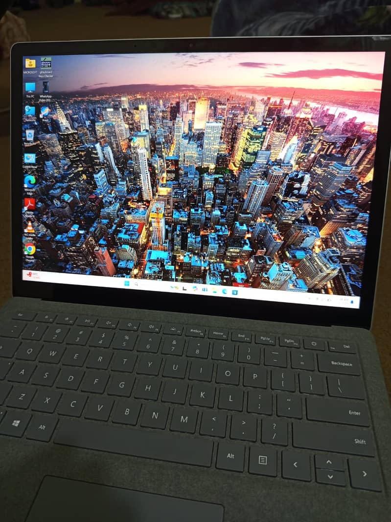 Microsoft surface 2 laptop core i7 8th generation 18