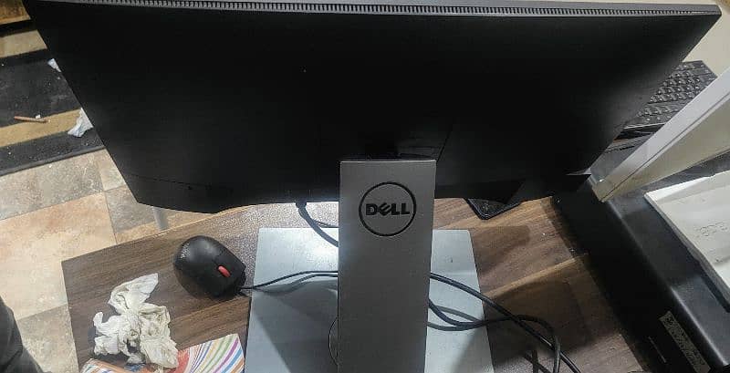 Dell Borderless 24 Inches IPS LED Line issue. 3