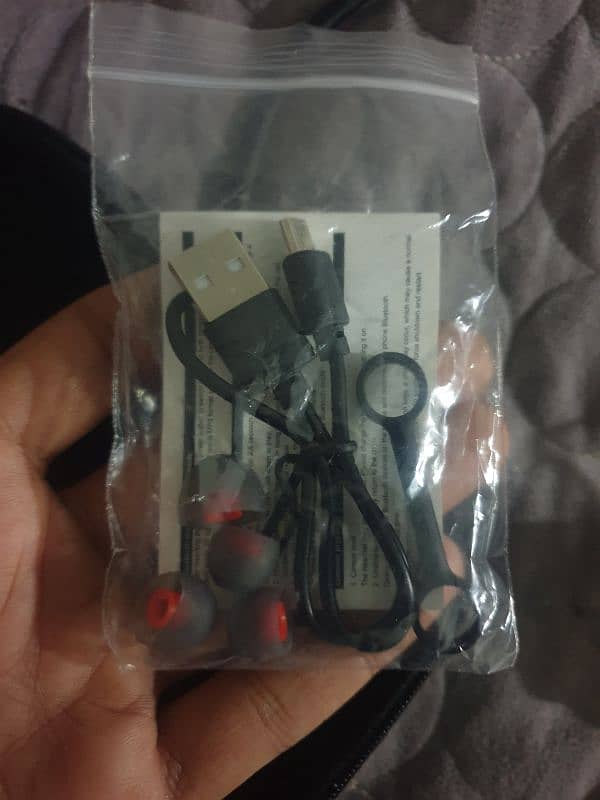 wireless earphone model GYM530-E 3