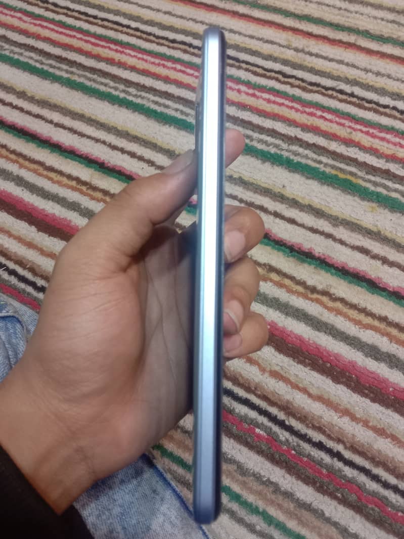 vivo y33s 8+4/128 with box and charger 2