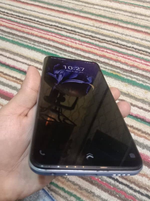 vivo y33s 8+4/128 with box and charger 3