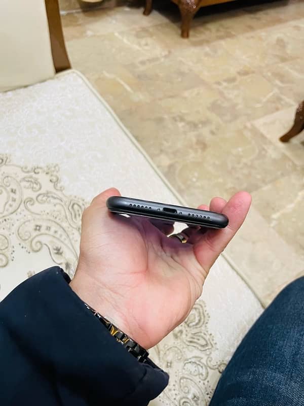 iphone 11 256gb black Pta Approved 2