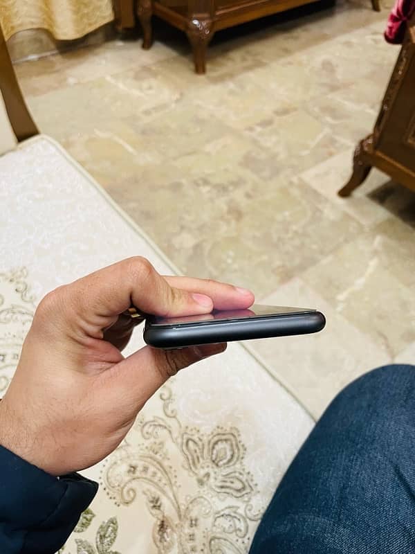 iphone 11 256gb black Pta Approved 3