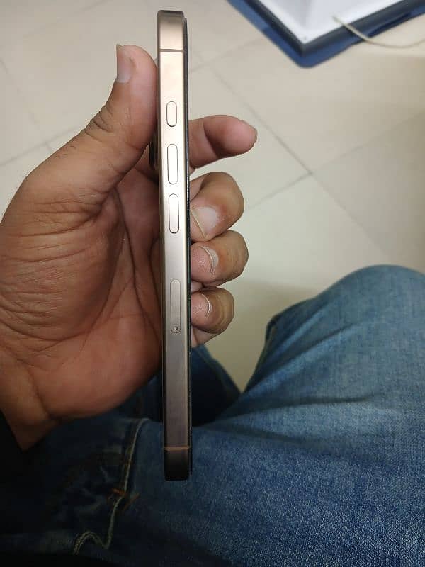 i phone 16 pro 128 gb desert titanium 2