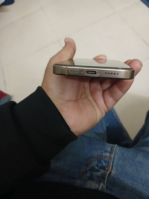 i phone 16 pro 128 gb desert titanium 3