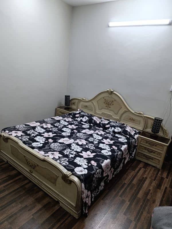 solid wooden bed set for sale 1