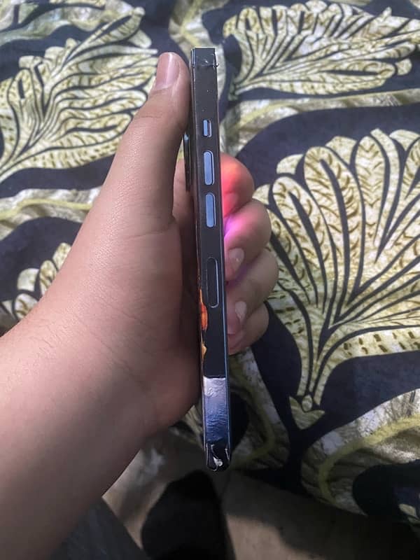 Iphone 13 pro with box and Pta apr or waterpack 4