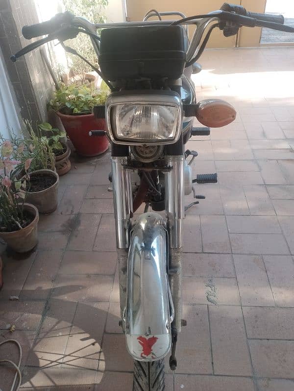 Honda 125 black colour contact watsap 03343543260 2