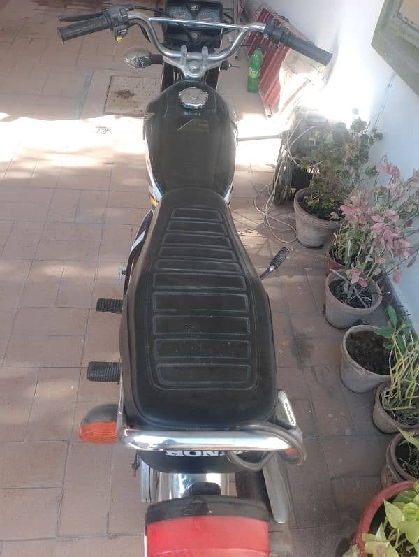 Honda 125 black colour contact watsap 03343543260 3