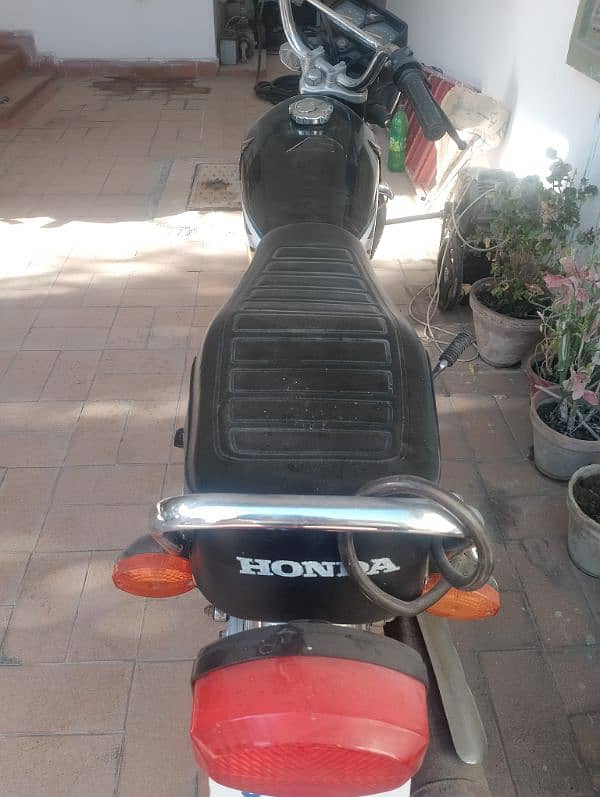 Honda 125 black colour contact watsap 03343543260 6