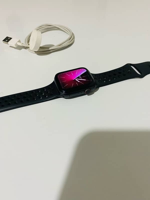 APPLE SERIES 6 (BLACK) {44 mm} NIKE EDITION WITH CHARGER (NIKE STRAPS) 3