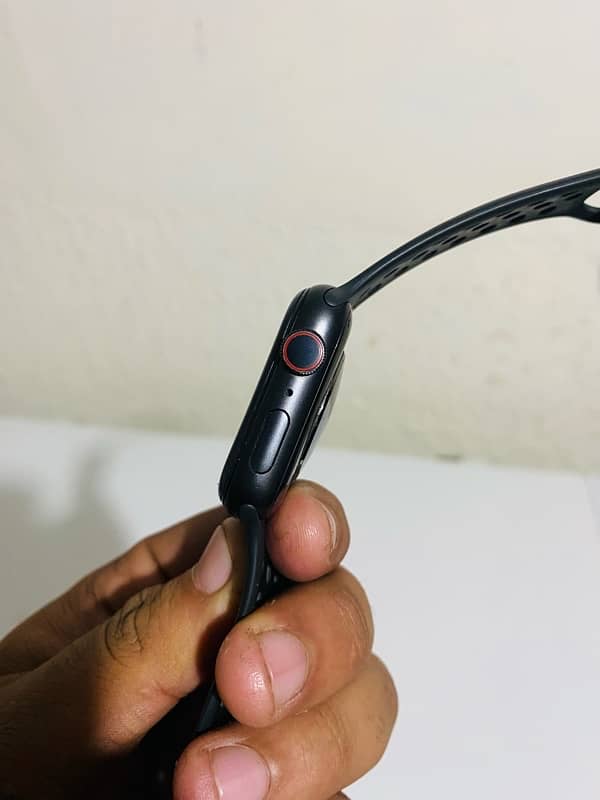 APPLE SERIES 6 (BLACK) {44 mm} NIKE EDITION WITH CHARGER (NIKE STRAPS) 7