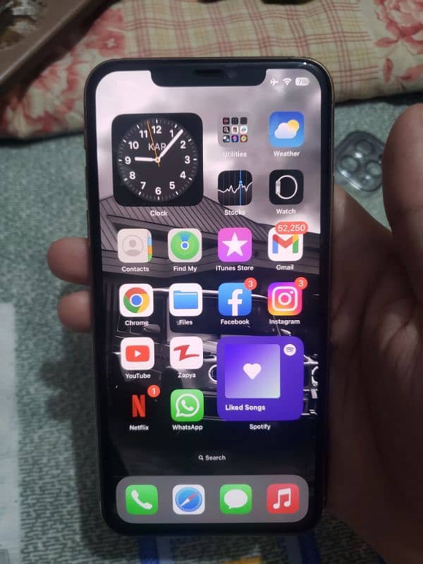 Iphone 11 pro max Non Pta Gold 10/10 LL/A model 2