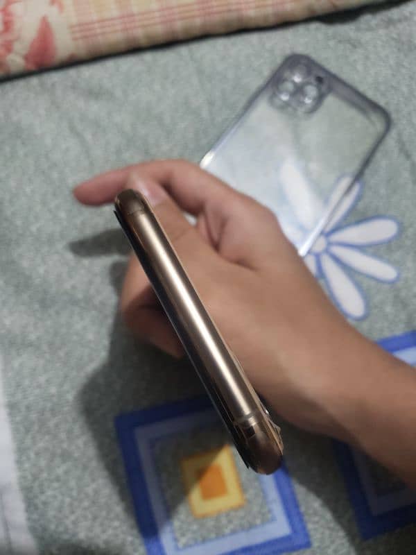 Iphone 11 pro max Non Pta Gold 10/10 LL/A model 3