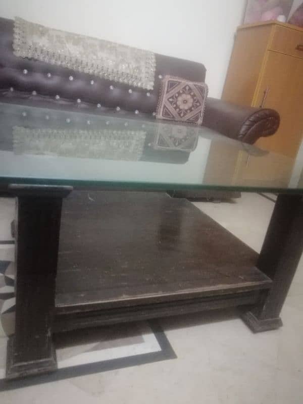 glass center table good condition 1