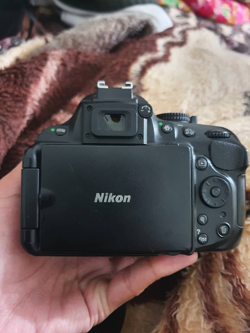 Nikon D5200 25,500 shutter count contact at 0304 # 2323525 6